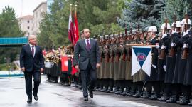 جانب من الاستقبال الرسمي لسعادة وزير الدولة لشؤون الدفاع