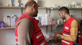 جانب من تقديم المساعدات