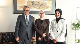 على هامش الاجتماع