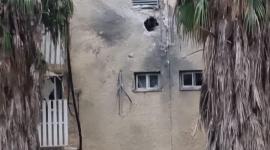 آثار لإصابات مباشرة في مستوطنة كريات شمونة