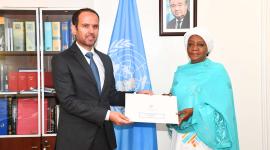 خلال تسليم نسخة من أوراق الاعتماد