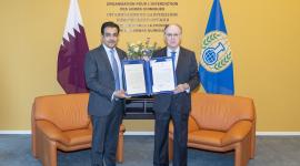 خلال تسليم أوراق الاعتماد