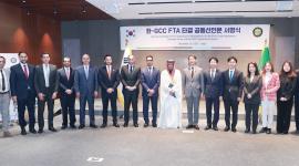 صورة جماعية عقب توقيع الاتفاقية