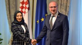 على هامش الاجتماع