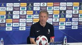 الألماني يورجن كلينسمان مدرب المنتخب الكوري الجنوبي