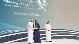 معالي رئيس الوزراء أثناء توزيع الجوائز