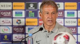 الألماني يورجن كلينسمان مدرب منتخب كوريا الجنوبية