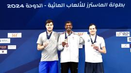 اللاعب القطري محمد شويطر على منصة التتويج