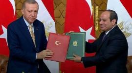 جانب من توقيع الاتفاقية