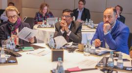 جانب من إحدى جلسات الاجتماع