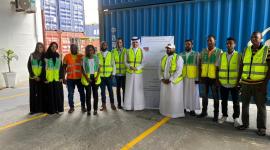 تسليم المعدات والأجهزة الرياضية لممثل عن الحكومة الكينية