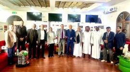 صورة جماعية في الخيمة الخضراء