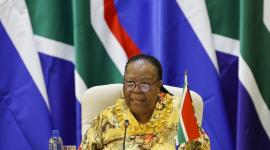 ناليدي باندور وزيرة خارجية جنوب إفريقيا