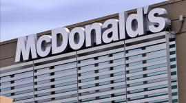 أحد فروع ماكدونالدز