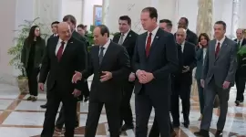 الرئيس المصري عبد الفتاح السيسي رفقة الوفد الأمريكي