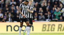 جمال لاسيلس مدافع نادي نيوكاسل