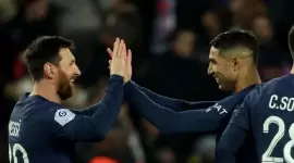 أشرف حكيمي وليونيل ميسي