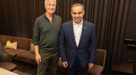 على هامش الاجتماع