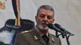 القائد العام للجيش الإيراني اللواء عبد الرحيم موسوي