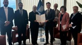 جانب من تسليم وثيقة انضمام قطر للبروتوكول