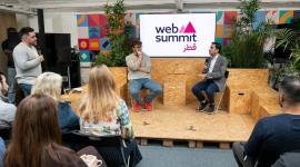 جانب من الجلسة الحوارية حول قمة الويب