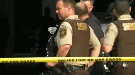 ضباط شرطة أثناء التحقيق في حادث إطلاق النار في مينيابوليس