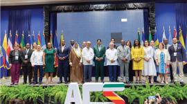 صورة جماعية علي هامش المنتدي