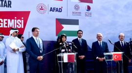 سعادة السيدة لولوة الخاطر خلال مشاركتها في وداع السفينة