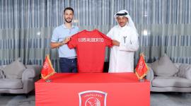 الإسباني لويس ألبيرتو بعد توقيع العقود