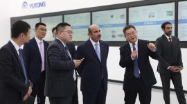 جانب من زيارة سعادة وزير المواصلات لمصنع يوتونغ