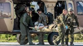 نقل أحد جنود جيش الاحتلال بعد إصابته في غزة