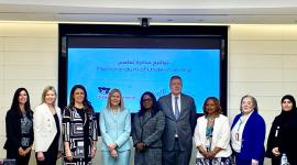 جانب من التوقيع