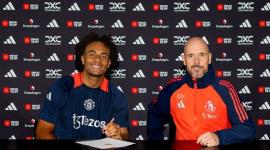 جانب من توقيع العقد