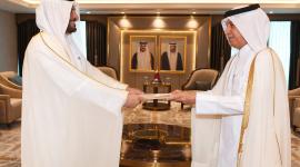 خلال تسليم نسخة من أوراق الاعتماد