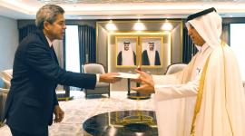 خلال تسليم نسخة من أوراق الاعتماد