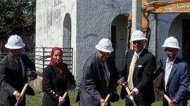 خلال المشاركة في وضع حجر الأساس