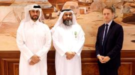 جانب من تسليم الوسام