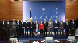 صورة جماعية على هامش الاجتماع