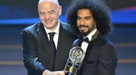 أكرم عفيف وجياني إنفانتينو رئيس الفيفا