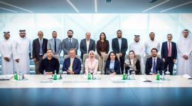 صورة جماعية على هامش الطاولة المستديرة