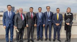 صورة جماعية على هامش الاجتماع