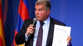 خوان لابورتا رئيس نادي برشلونة الإسباني