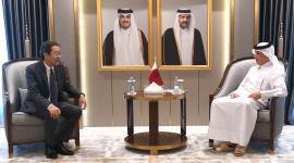 خلال الاجتماع مع السفير الياباني