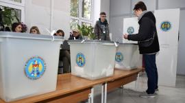 الناخبون يدلون بأصواتهم في الانتخابات