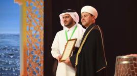 خلال تسليم الجائزة