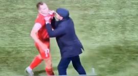 لحظة تعدي المدرب بيب كلوتيت على ريموندز كروليس