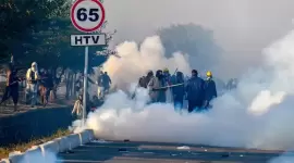 الشرطة الباكستانية تحاول منع آلاف المحتجين من أنصار عمران خان من دخول العاصمة إسلام آباد