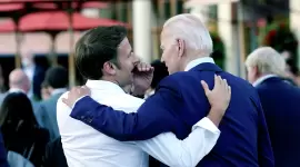 جو بايدن وإيمانويل ماكرون