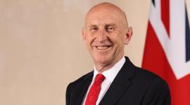 سعادة السيد جون هيلي وزير الدفاع البريطاني