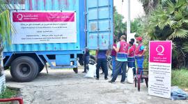 جانب من تقديم المساعدات